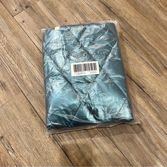 Victoria's Secret Metallic Emerald Teal Puffer Tote Bag - Picture 3 of 5